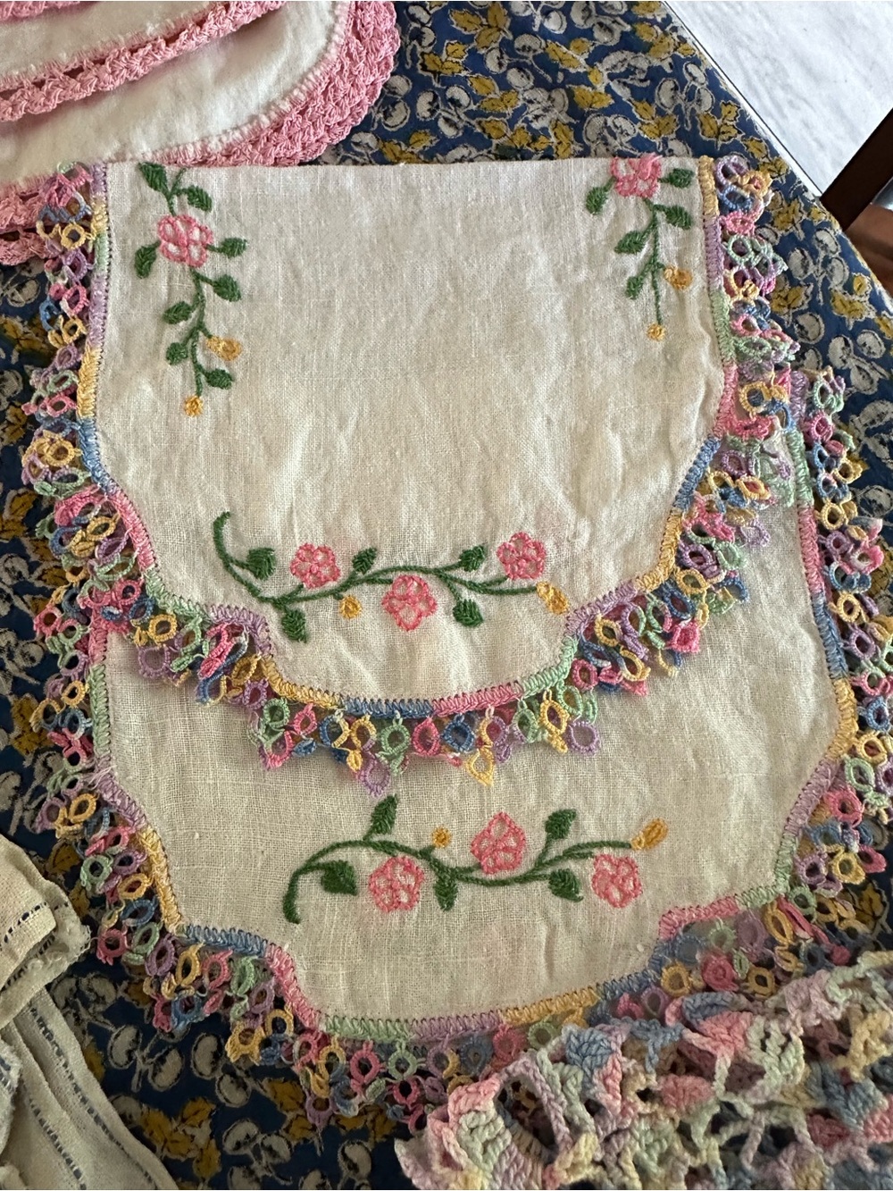 Vintage Linens Dollie’s, runners etc - Picture 6 of 9
